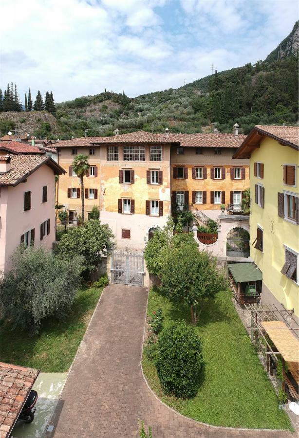 Dimora Storica Caproni Apartment *